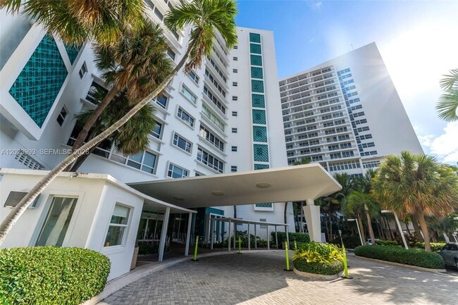 Building Photo - 4925 Collins Ave