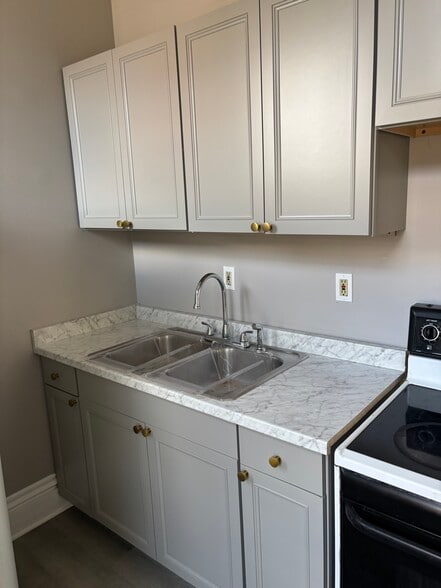 Building Photo - 1109 Russell St