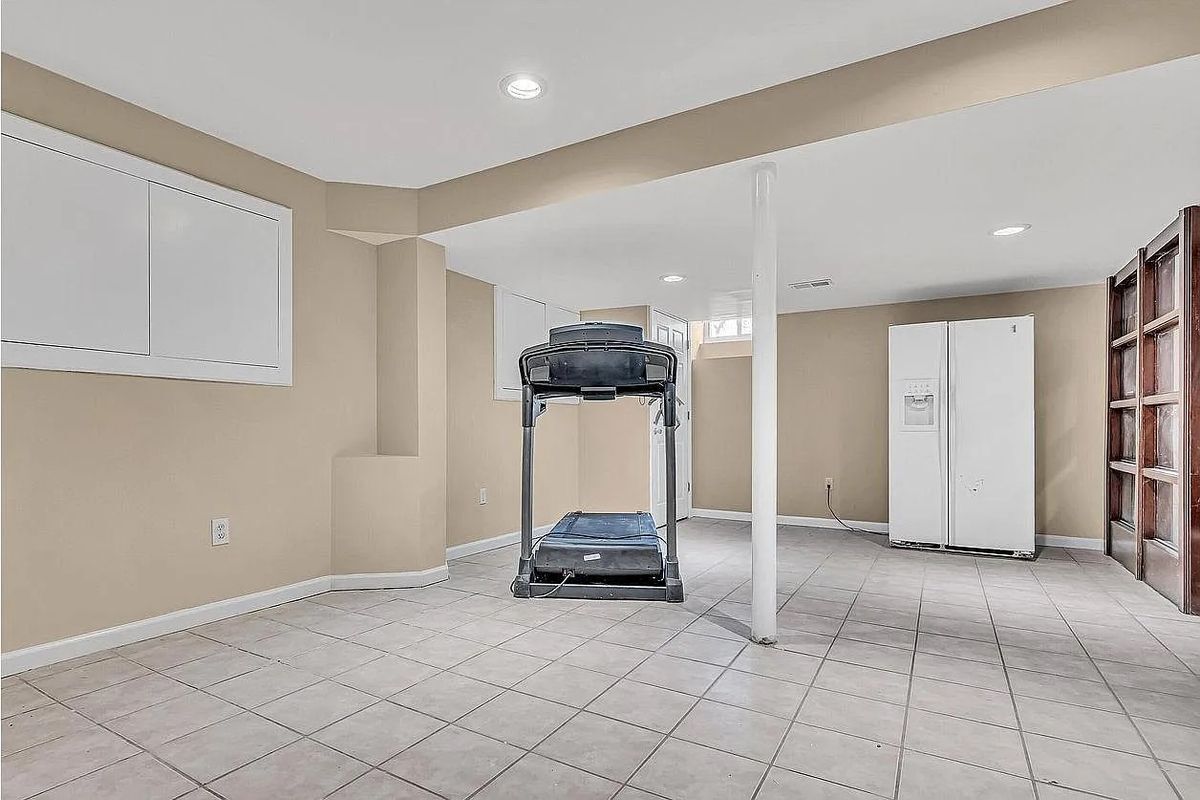 Building Photo - 283 N New Prospect Rd