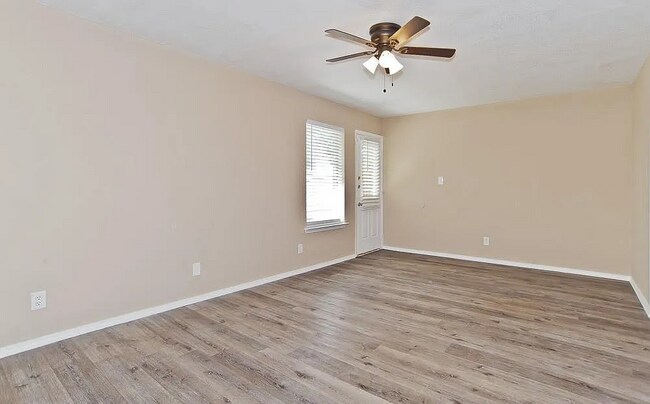 Building Photo - 8117 Foxfire Ln