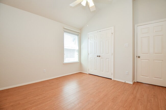 Building Photo - 6206 Fawnlake Dr