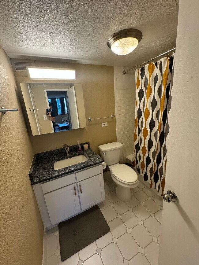Building Photo - Furnished 1 bedroom 1 bathroom apartment