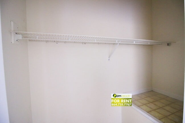 Building Photo - Convenient location