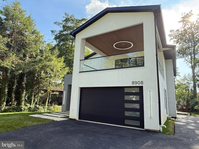 Building Photo - 8908 Mohawk Ln