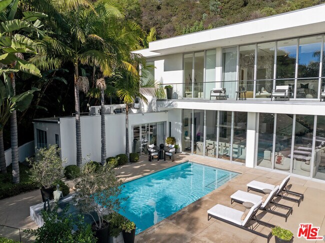 Building Photo - 1889 Rising Glen Rd