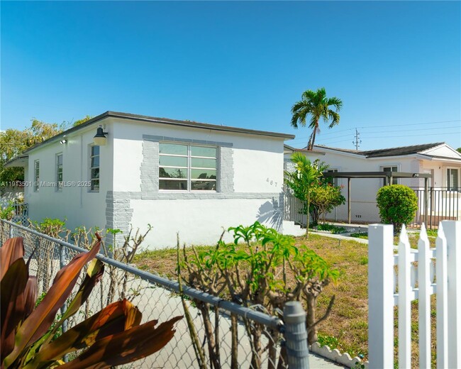 Building Photo - 467 SE 3rd St