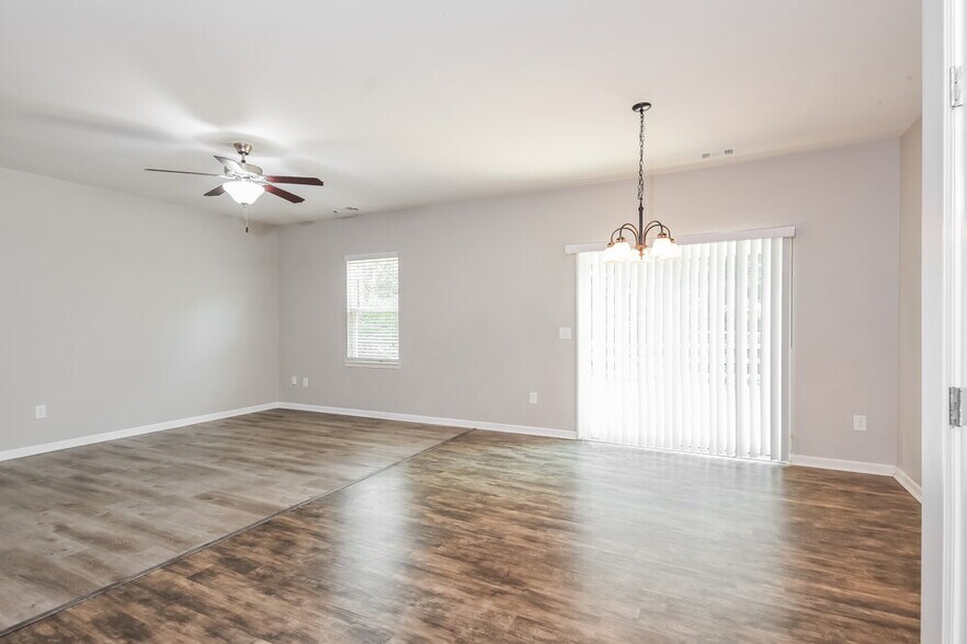Building Photo - 13 Easy Goer Ct