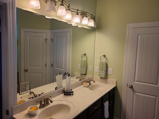 Building Photo - 3 Bed, 2.5 Bath unfurnished home in Chadwick Shores Community Sneads Ferry