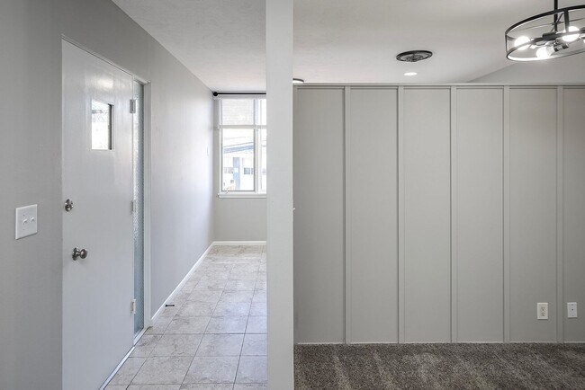 Building Photo - Spacious 3-Bedroom Apartment in Millard!