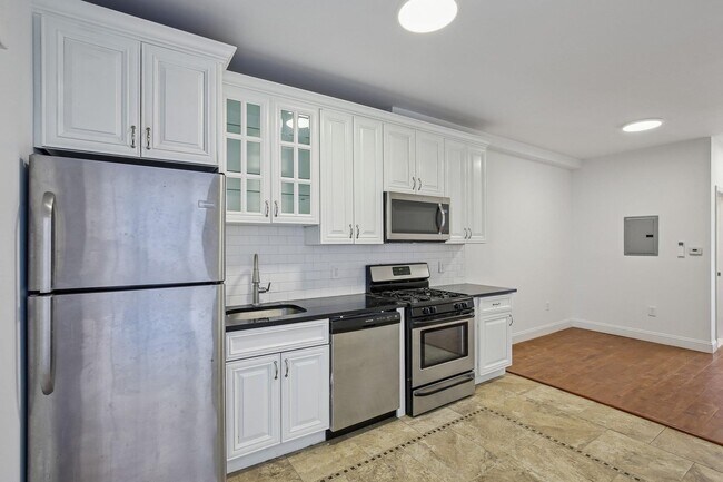 Building Photo - 76 Hutton St