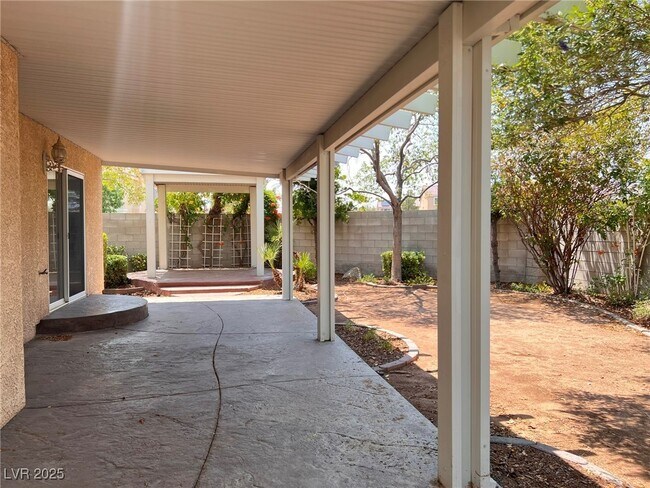 Building Photo - 810 Socorro Song Ln