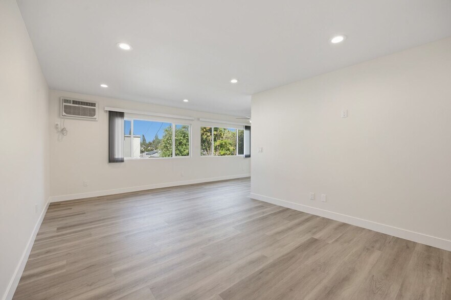 Building Photo - 5409 Radford Ave