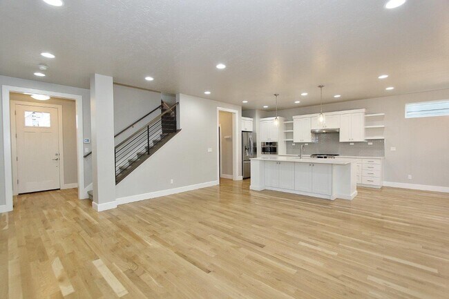 Building Photo - 3468 E Berghan St