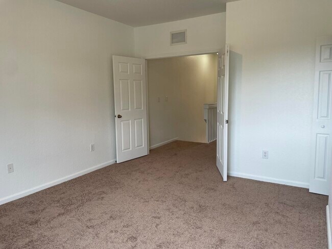 Building Photo - 5155 SE Mariner Garden Cir