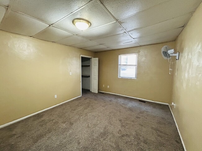 Building Photo - 242 W 28th St