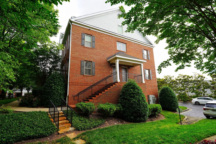 Building Photo - 307 Le Gran Bnd