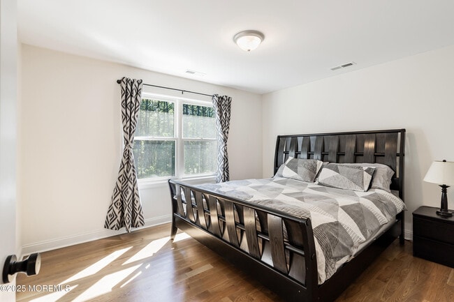 Building Photo - 1561 Scranton Ave