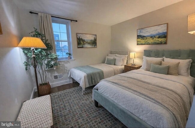 Building Photo - 1554 N Lawrence St