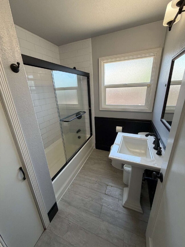 Building Photo - "Charming 3-Bedroom Oasis with Granite Elegance & Hardwood Warmth in Concord!"