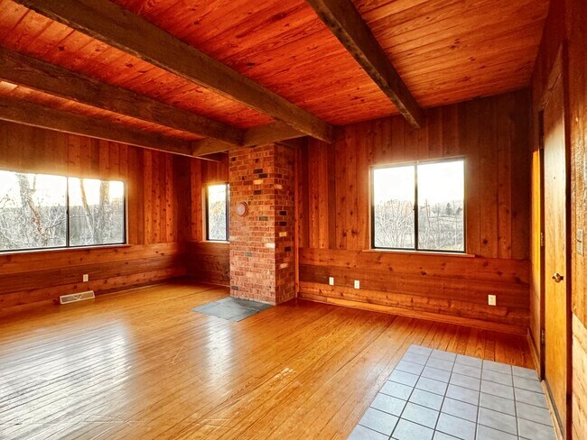 Building Photo - 2442 Red Hill Rd