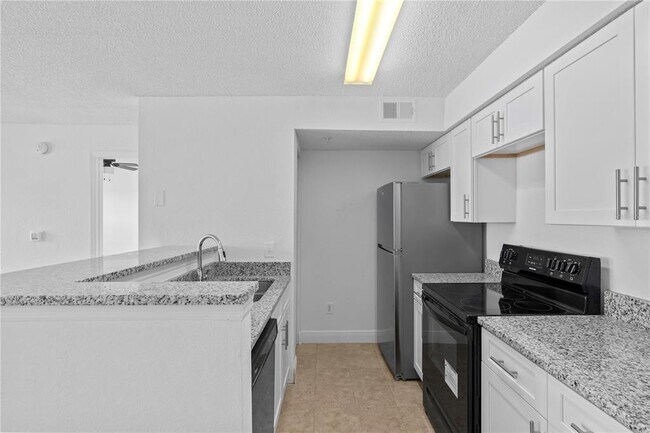 Building Photo - 2214 Grand Cayman Ct