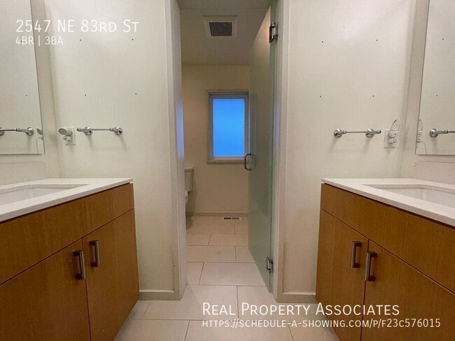 Building Photo - 2547 NE 83rd St