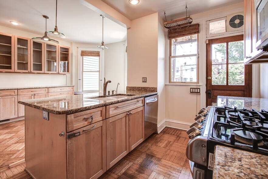 Kitchen and dining room - 3539 Holmead Pl NW
