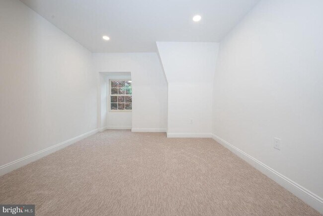 Building Photo - 4103 Laurel Dr