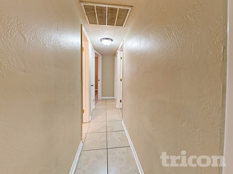 Building Photo - 2147 66th Ave S