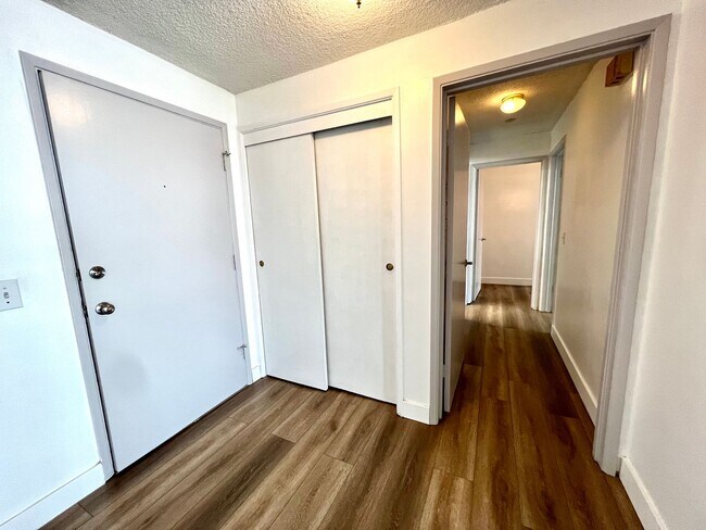 Building Photo - 5630 Ravenspur Dr