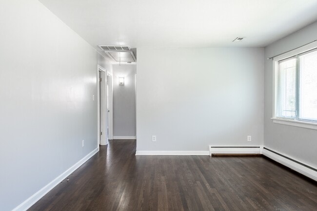 Building Photo - 409 Seabury Ave