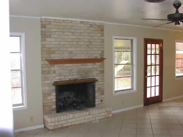 Building Photo - 2007 Oakglen Dr