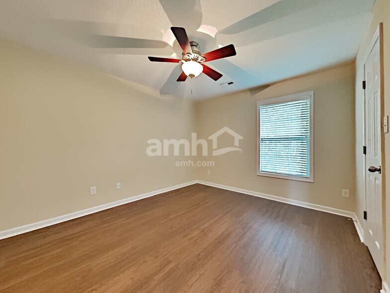 Building Photo - 3201 Gaslight Ln