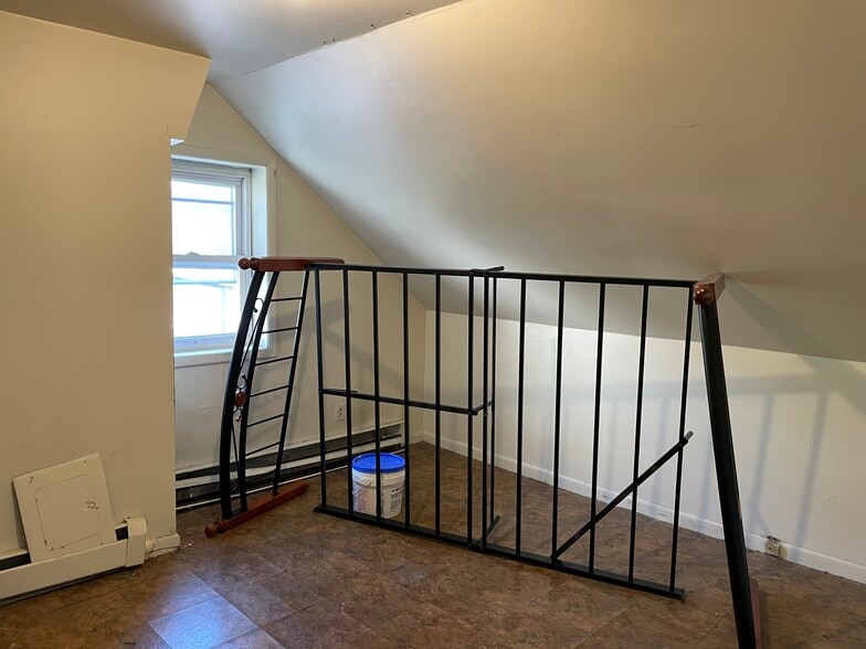 Attic Level - 247 Inslee Pl