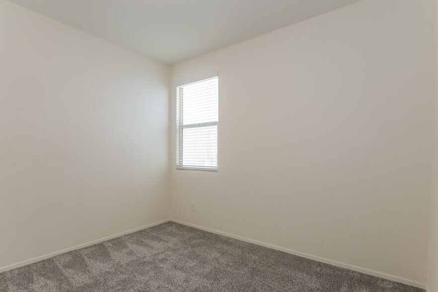 Building Photo - 12100 W Charismatic Dr