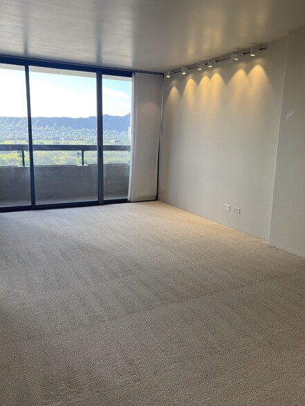 Building Photo - 2499 Kapiolani Blvd