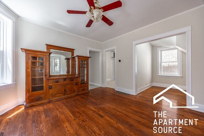 Building Photo - 2110 N Avers Ave