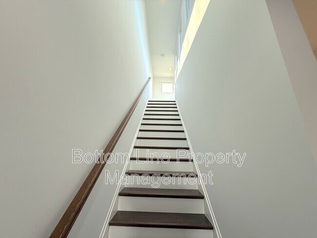 Building Photo - 118 W Poindexter Dr