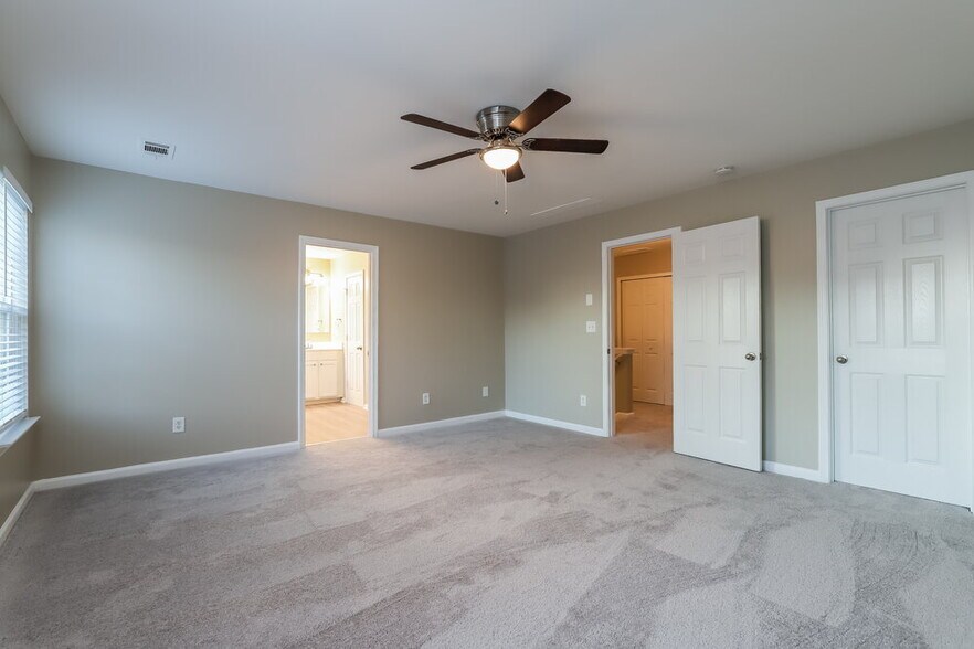 Building Photo - 2305 Mayfair Dr