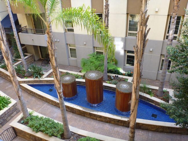 Building Photo - Condo in the Heart of San Diego!