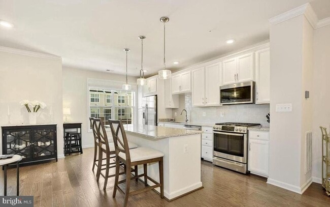 Building Photo - 23235 Milltown Knoll Square