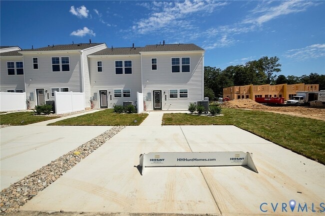 Building Photo - 240 Greenpark Rd