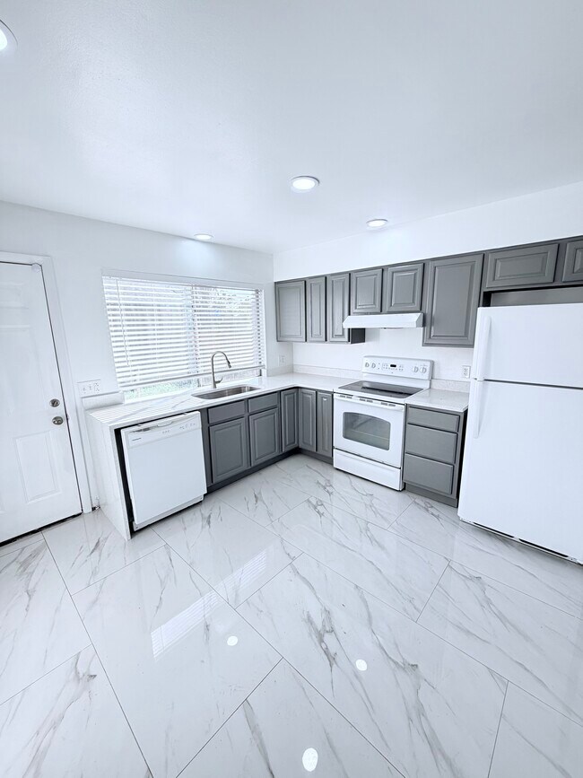 Primary Photo - 159 Sheeler Ave