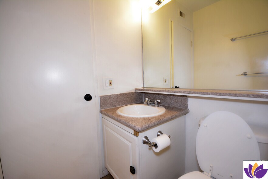 Building Photo - 3025 Morningside Dr
