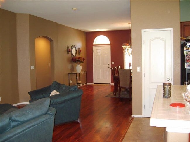 Building Photo - Clovis North 4 Bedroom 2 bath Home