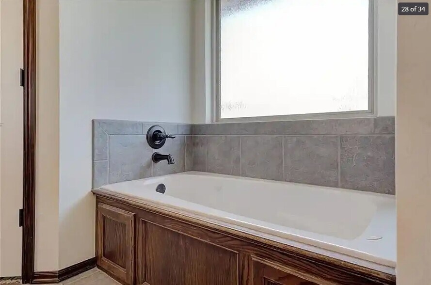 Building Photo - 3300 Marilyn Dr