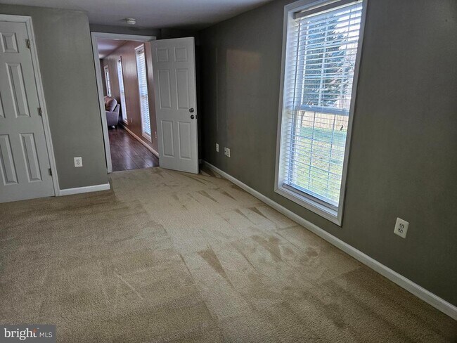 Building Photo - 9296 Hillis Ct