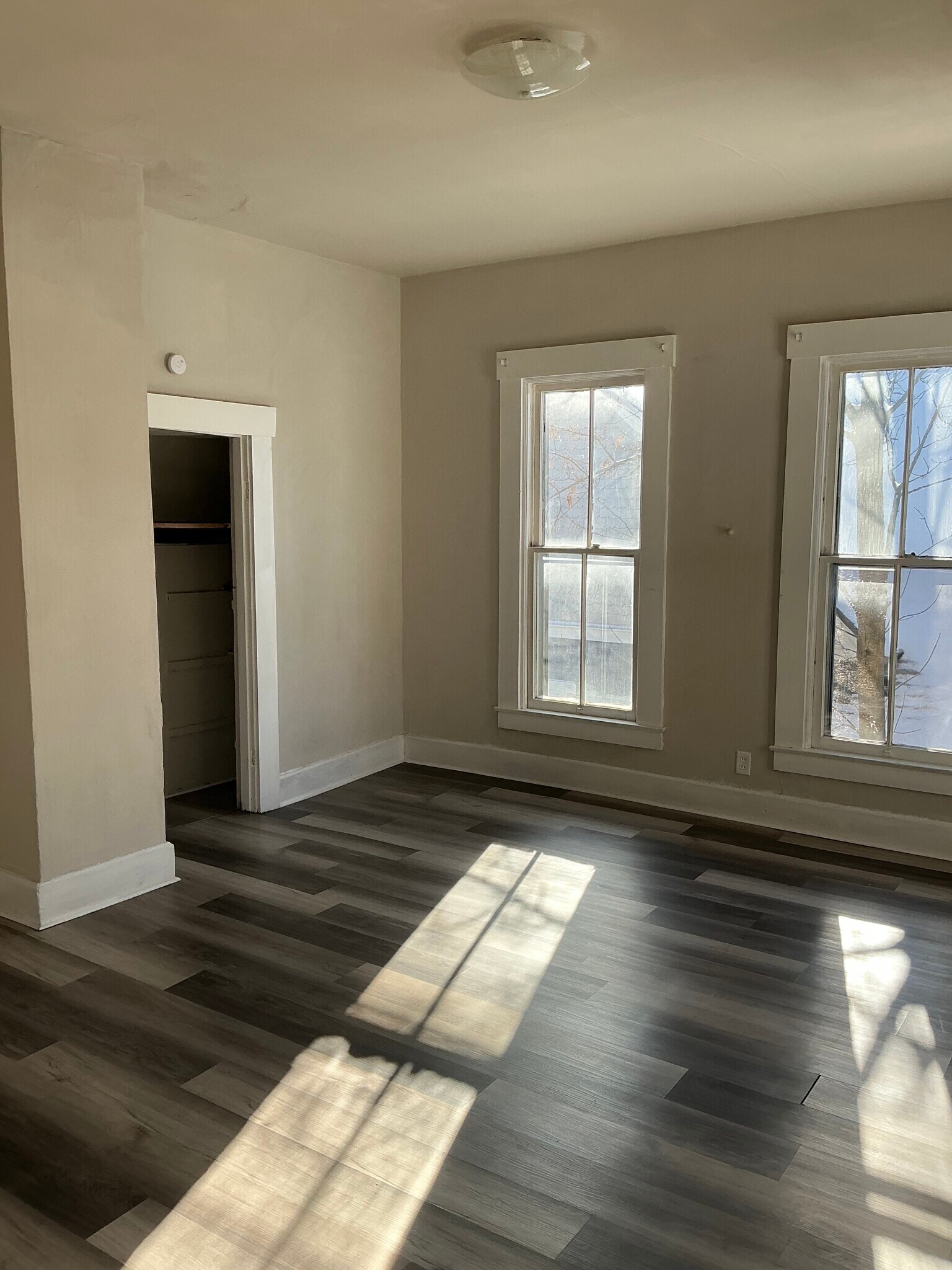 Building Photo - 61 1/2 S 15th St