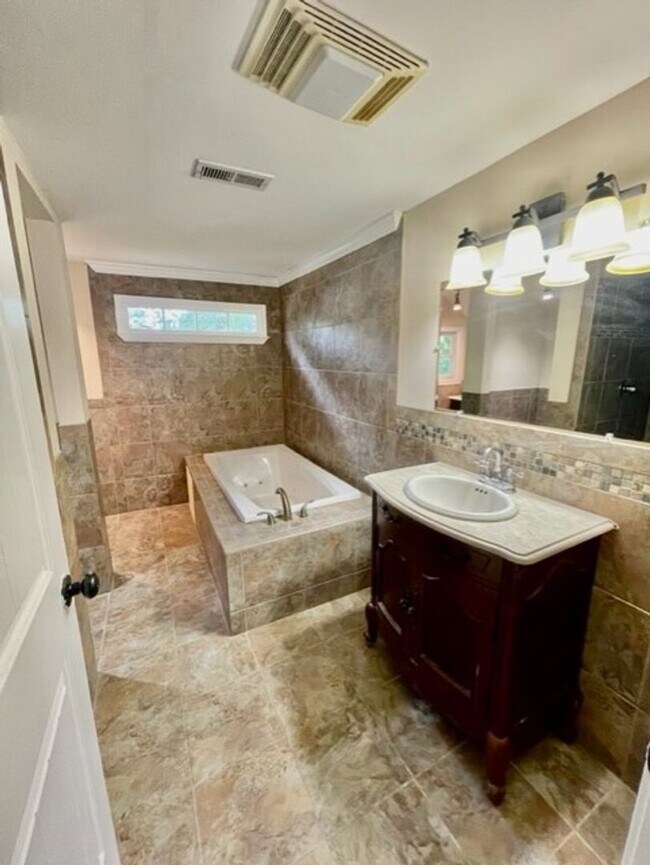 Building Photo - Introducing WesleyHeights401, a charming 3-bedroom, 2-bathroom house located in the heart of Char...