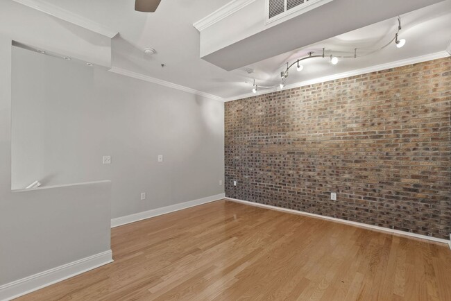 Building Photo - Spacious Music Row Condo (SPECIAL: 1/2 off...